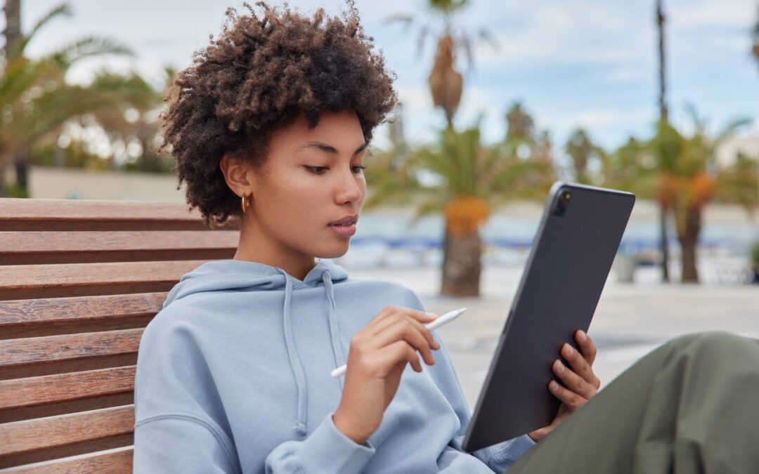 Sprzęt mobilny dla freelancera — jak pracować wygodnie z dowolnego miejsca?