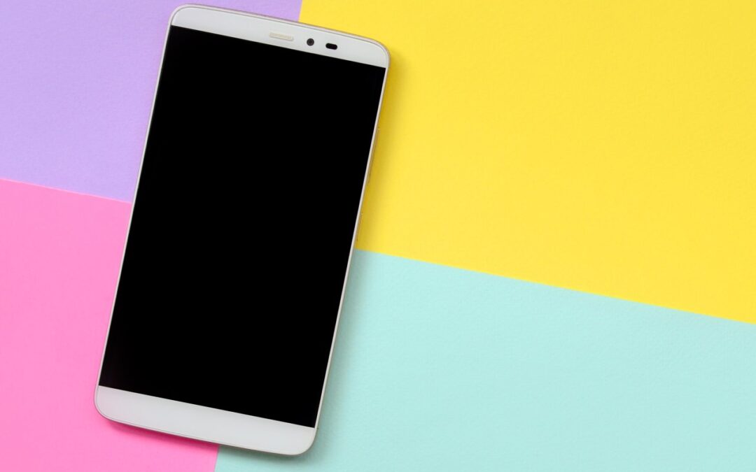 Tani smartfon w internecie? Sprawdź, kiedy okazja naprawdę się opłaca