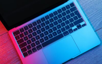 Laptop z długim czasem pracy na baterii – na co zwrócić uwagę przed zakupem?